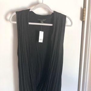 NWT Banana Republic black pull over open front top. Size L